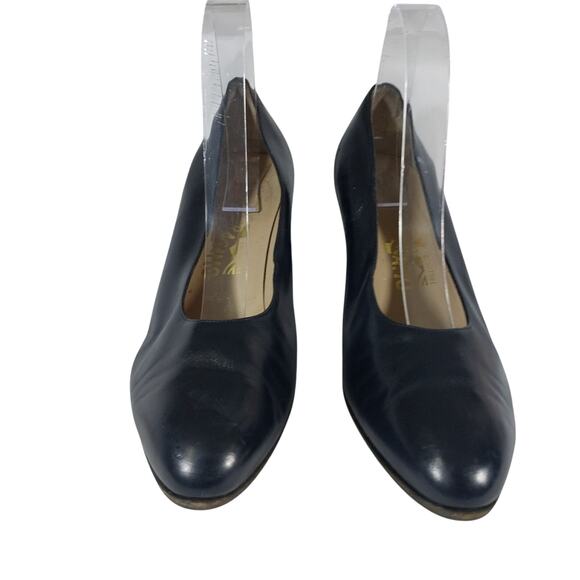 FERRAGAMO! BLACK GENUINE LEATHER SUPER SLEEK, UNDERSTATED & ELEGANT PUMPS! SZ 9B - Picture 5 of 11